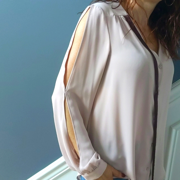 ✨HP✨ Lauren Conrad Button Down Top with Neck Tie - Size M - Picture 12 of 12